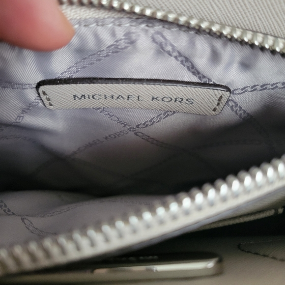 Michael Kors Mercer Small Leather Satchel - Picture 5 of 7